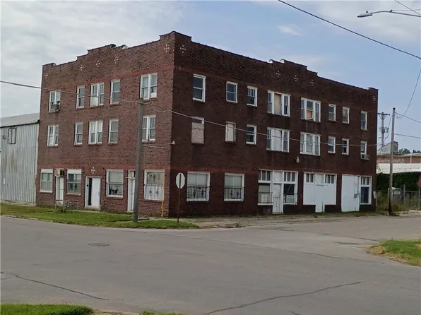 102 S Locust St, Pittsburg, KS 66762