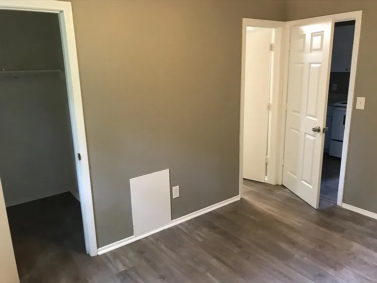 555 Schiller Ave — Photo 14