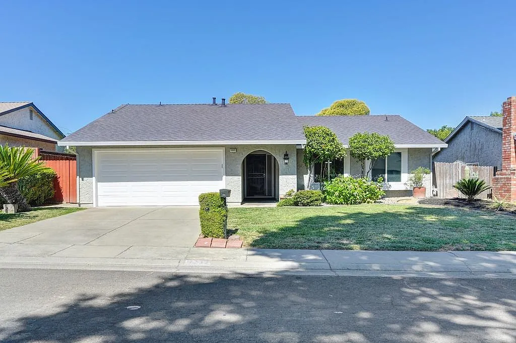 7237 Parkvale Way photo 1