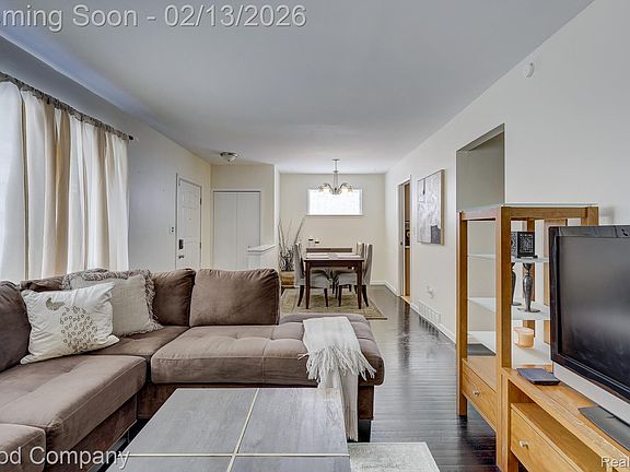 2nd image of 2863 Columbia Rd