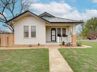 202 S Cherry St, Fredericksburg, TX 78624