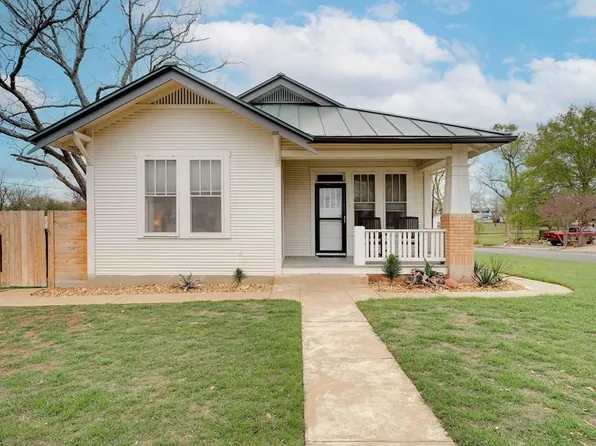 202 S Cherry St, Fredericksburg, TX 78624