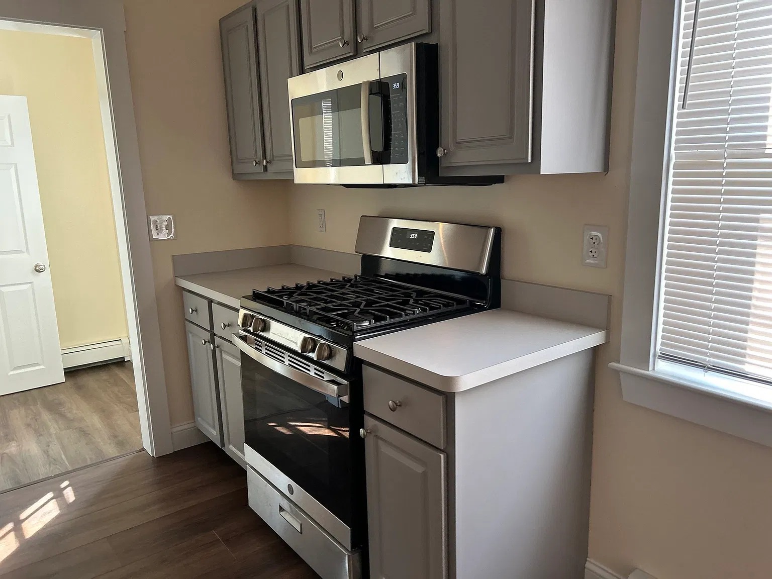3 bed, 1.5 bath, $3,200 — Photo 3