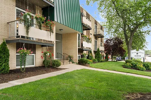 Parkview Manor Photo 1