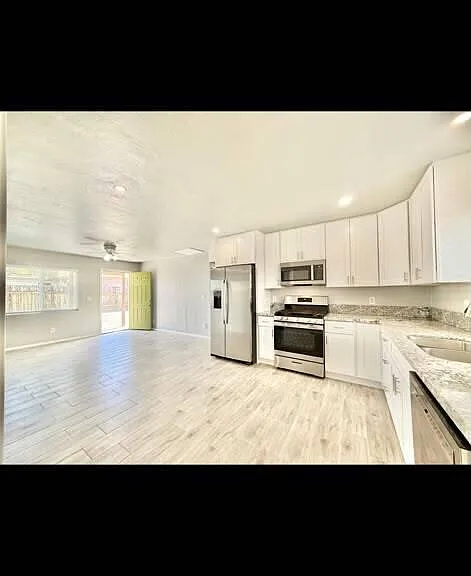 2824 N Woodland Ave #1 — Photo 4