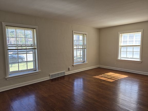3rd image of 3911 Lucas And Hunt Rd #1S