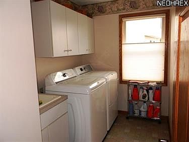 2nd image of 916 Crosswyck Cir