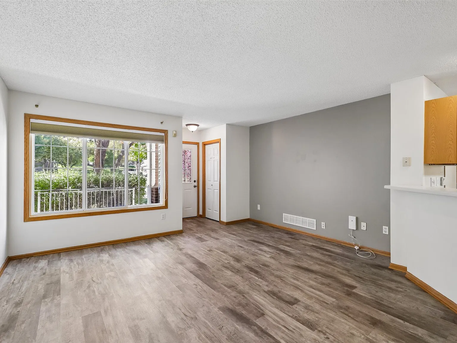 2 bed, 1.5 bath, 1196 sqft, $1,495 — Photo 3