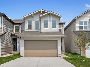 43 S Belvedere Point SE, Calgary, AB T2A7Y9