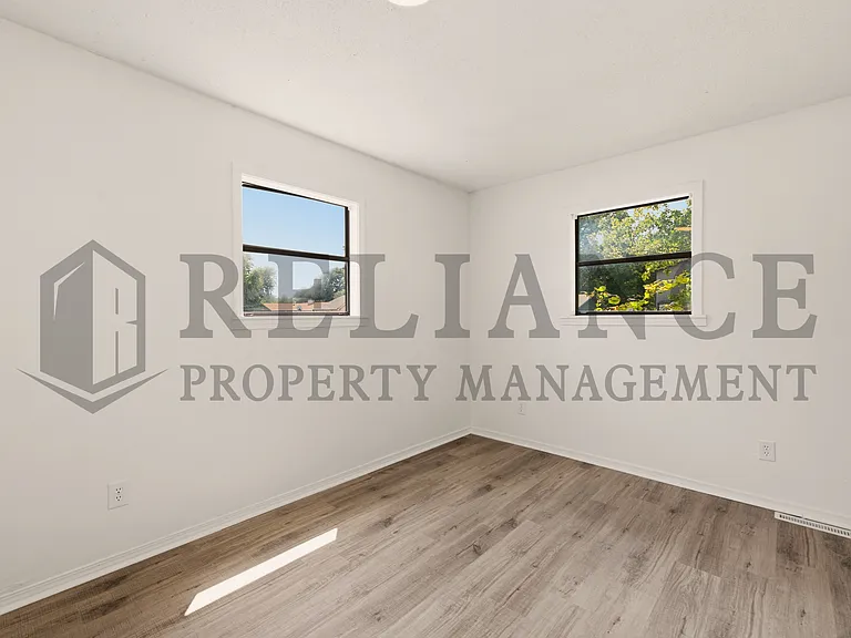 322 S Jonathan St — Photo 37
