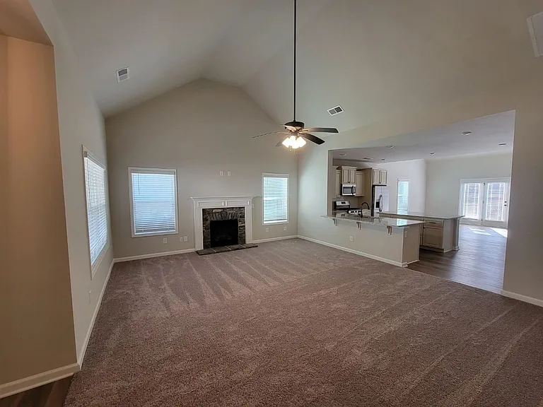 275 Southridge Dr — Photo 8
