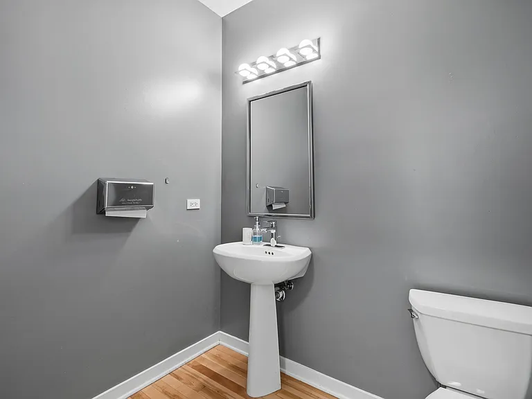 1214 W Grenshaw St — Photo 6