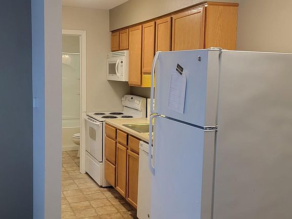 3rd image of 908 20th Avenue Pl #7