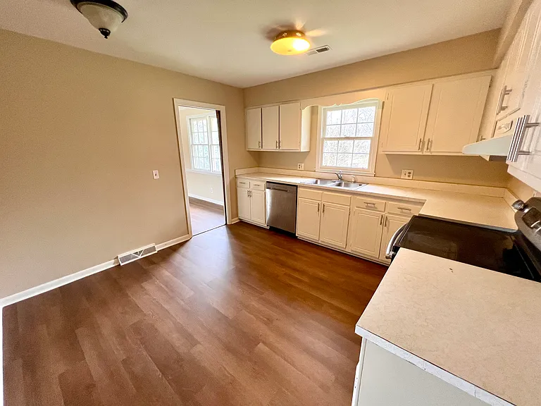 600 Brooks Rd — Photo 9