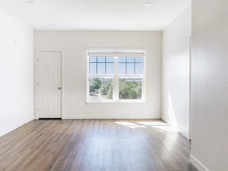 Bentley Commons — Photo 2