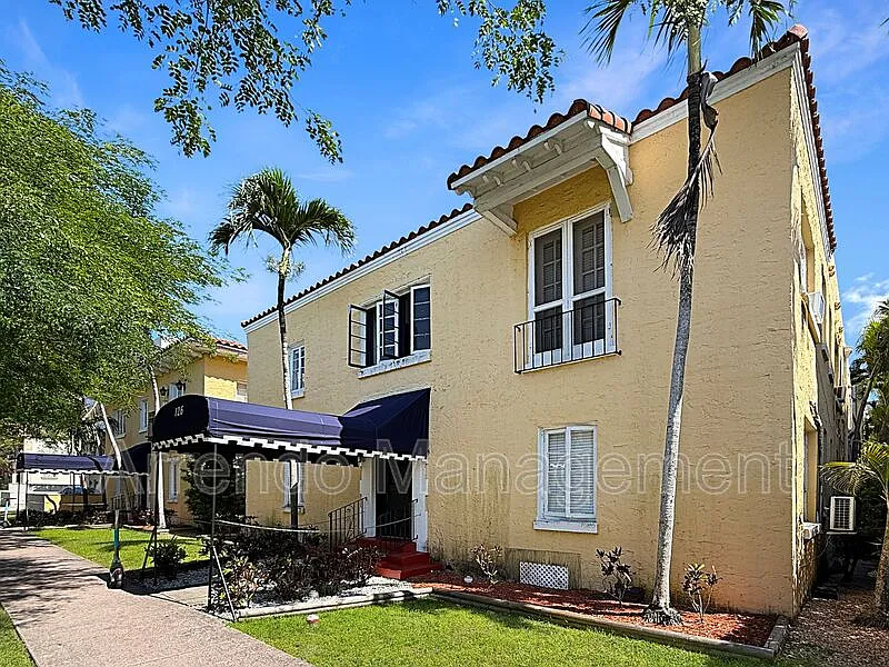 Studio, 1.0 bath, 351 sqft, $1,600 — Photo 2