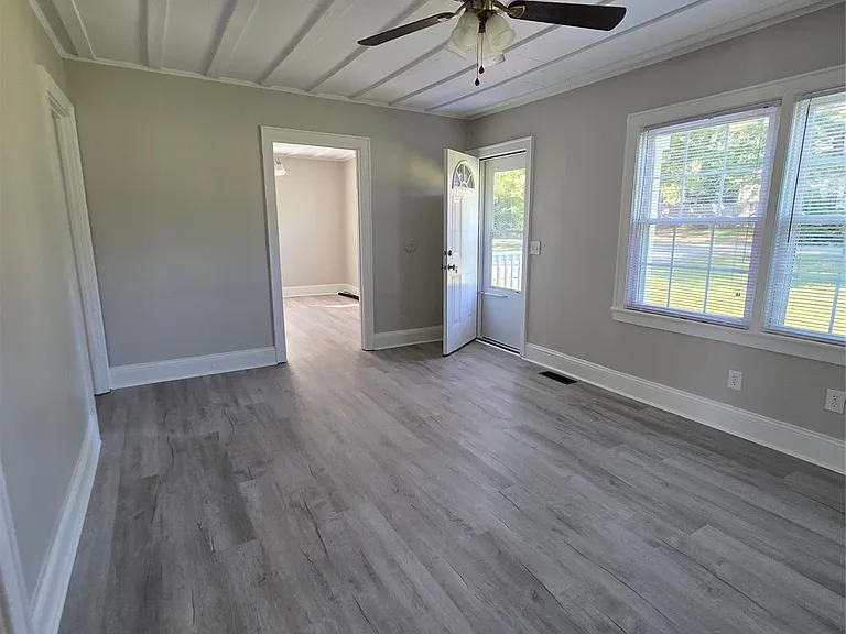 1318 Baucom Rd — Photo 4