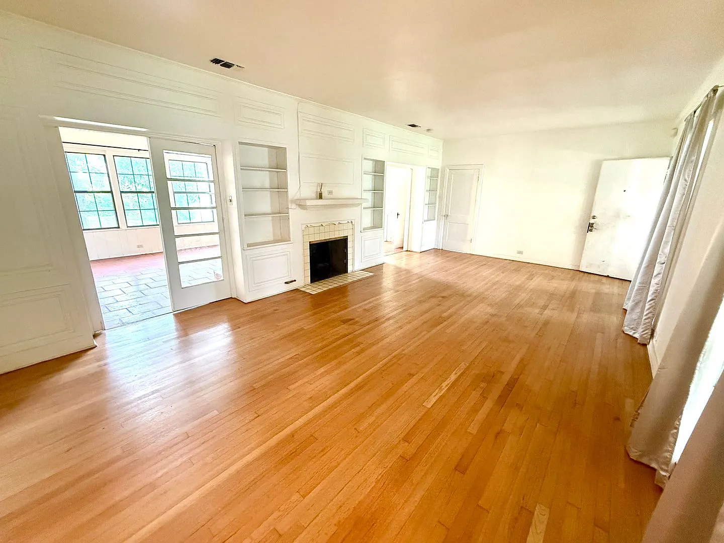 *Move In Special* Historic Charm Near Woodlawn Lake! 3 Bed, 2 Bath Home With Hardwood Floors — Photo 4