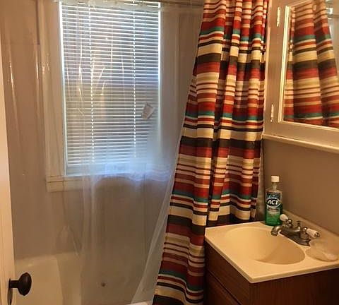 4th image of 205 E 27th St APT 10