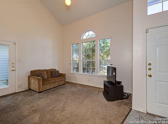 4th image of 2635 Crown Holw