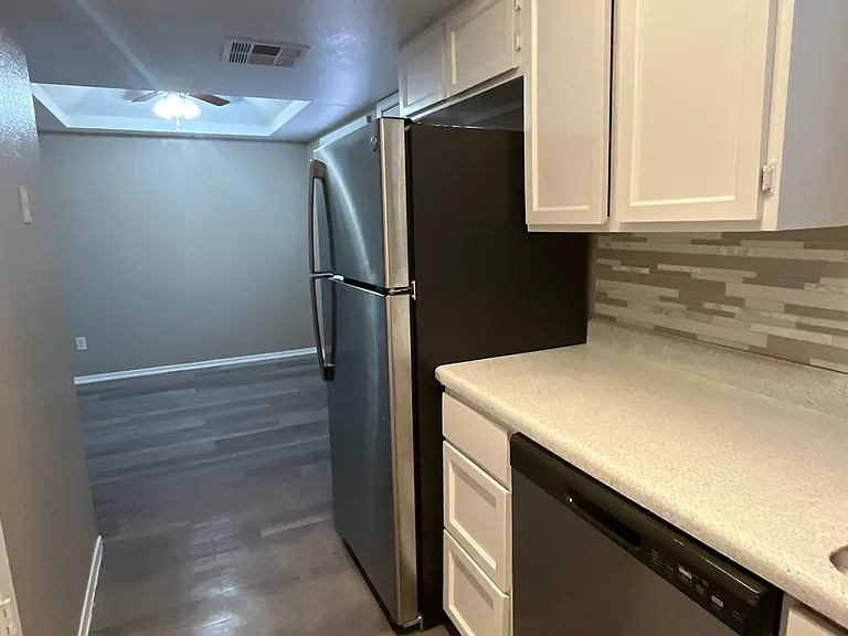 Sand Pebble Apartments — Photo 48