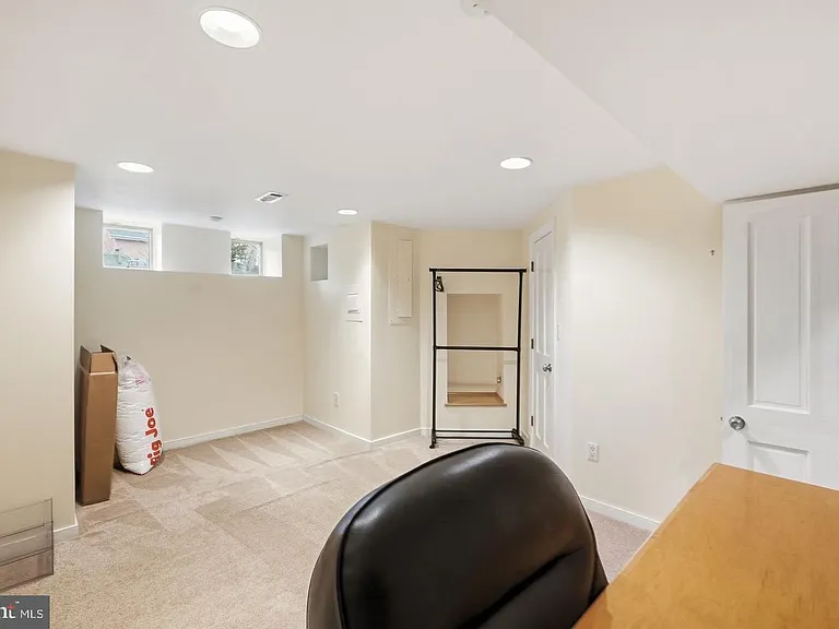 949 S St NW — Photo 24