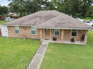 2724 Riverbend Dr, Violet, LA 70092