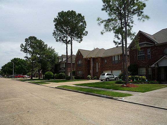 Desirable neighborhood and DP school district!