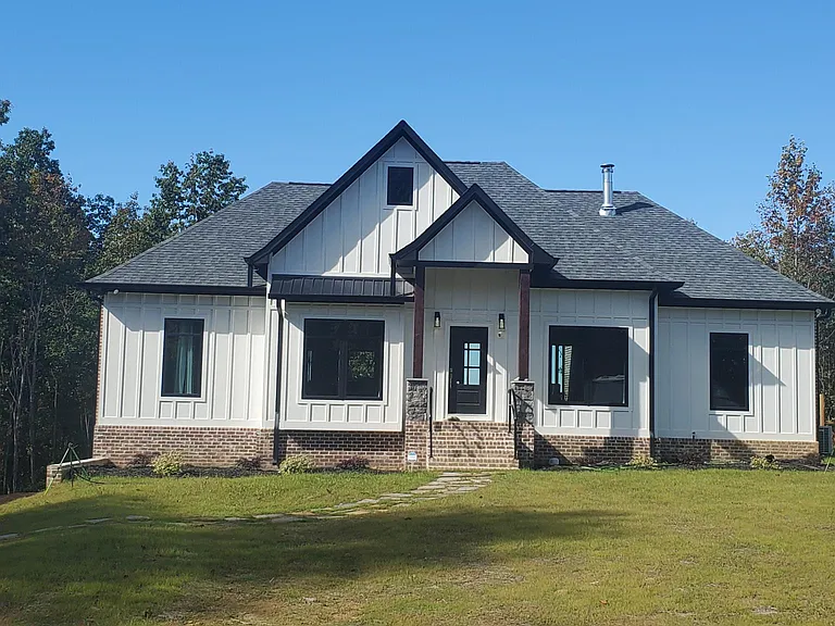 621 Pike Dr — Photo 1