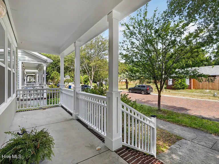 636 Brunswick St — Photo 4