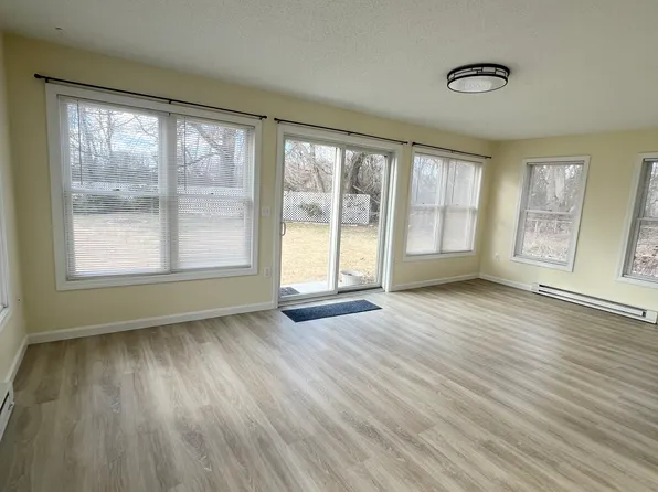 29 Ring Dr, Groton, CT 06340