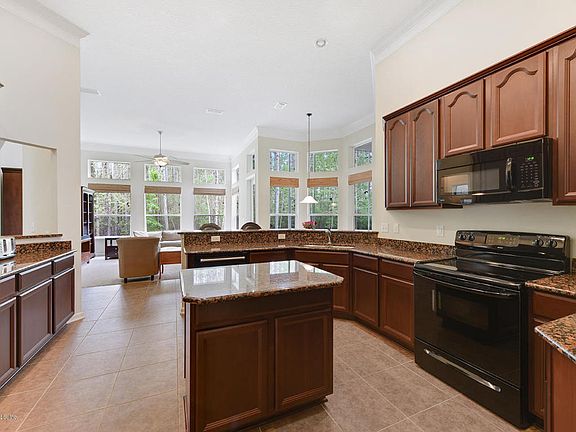 3rd image of 286 Stonewell Dr