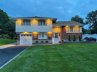 6 Wyoming St, Commack, NY 11725