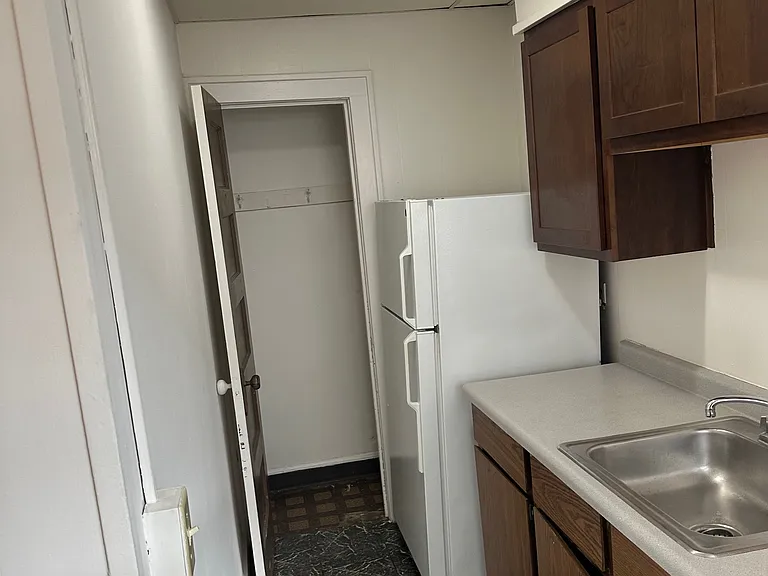 525 State St — Photo 14