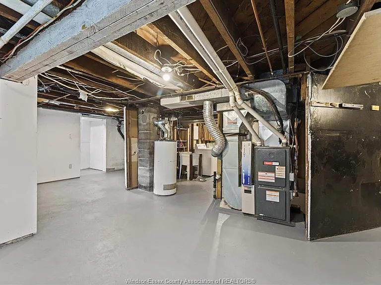 1533 Alexis Rd — Photo 25