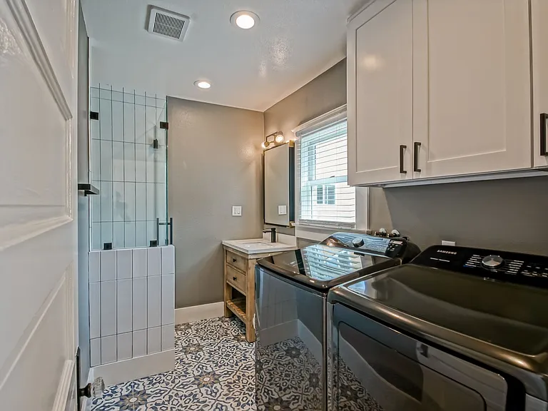 827 N Lucia Ave — Photo 22