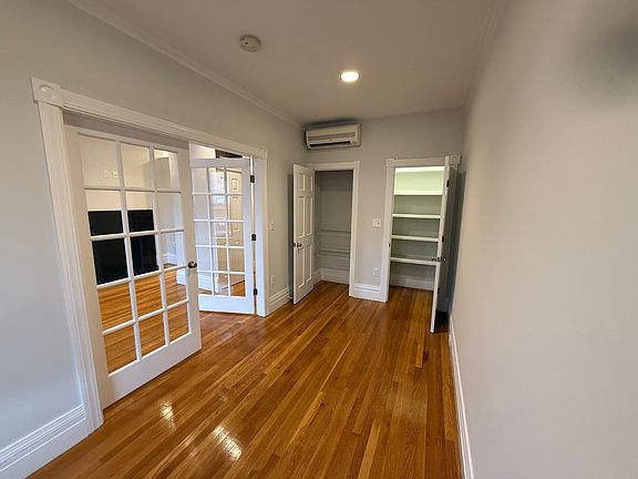4th image of 254 Newbury St #4D