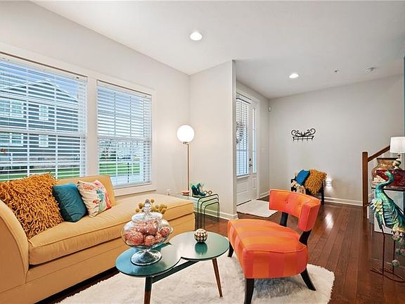 4th image of 304 College Ave