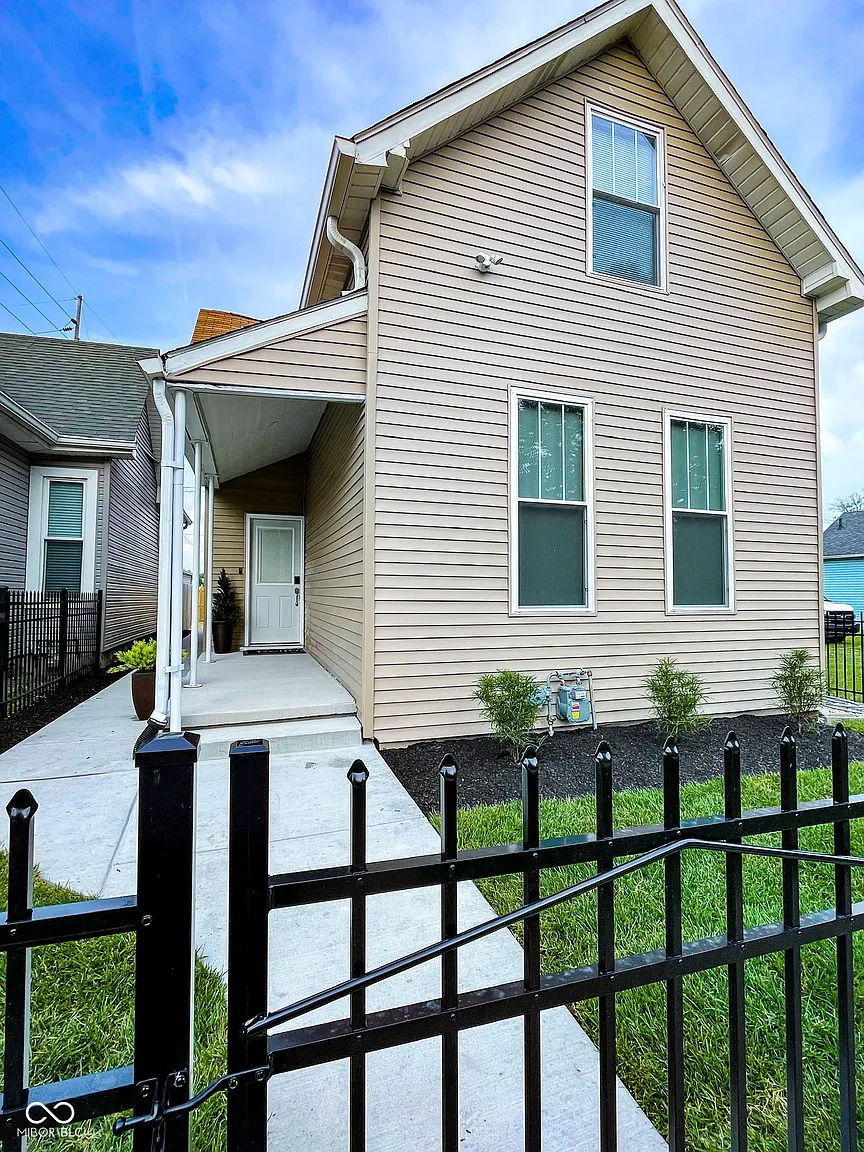 1105 Church St photo 1