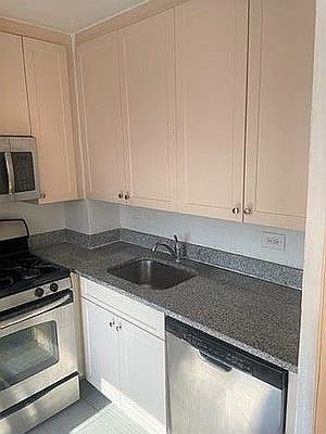4th image of 12360 83rd Ave APT 3N