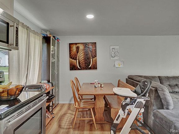 5th image of 5607 Genesee Ave
