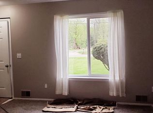 515 Garden Ln, Fowlerville, MI