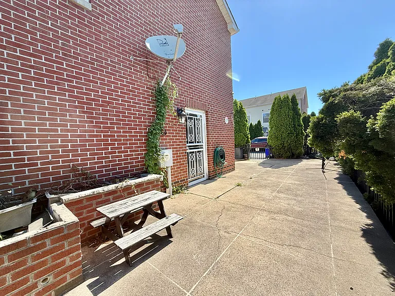 1823 S Napa St — Photo 46