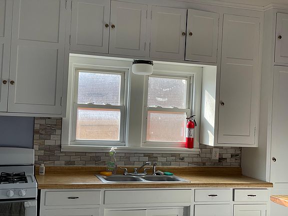4th image of 649 Western Ave N #1
