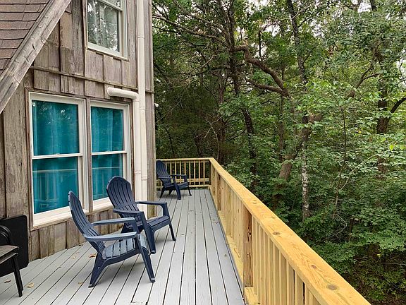 3rd image of 19 Riverview Cir