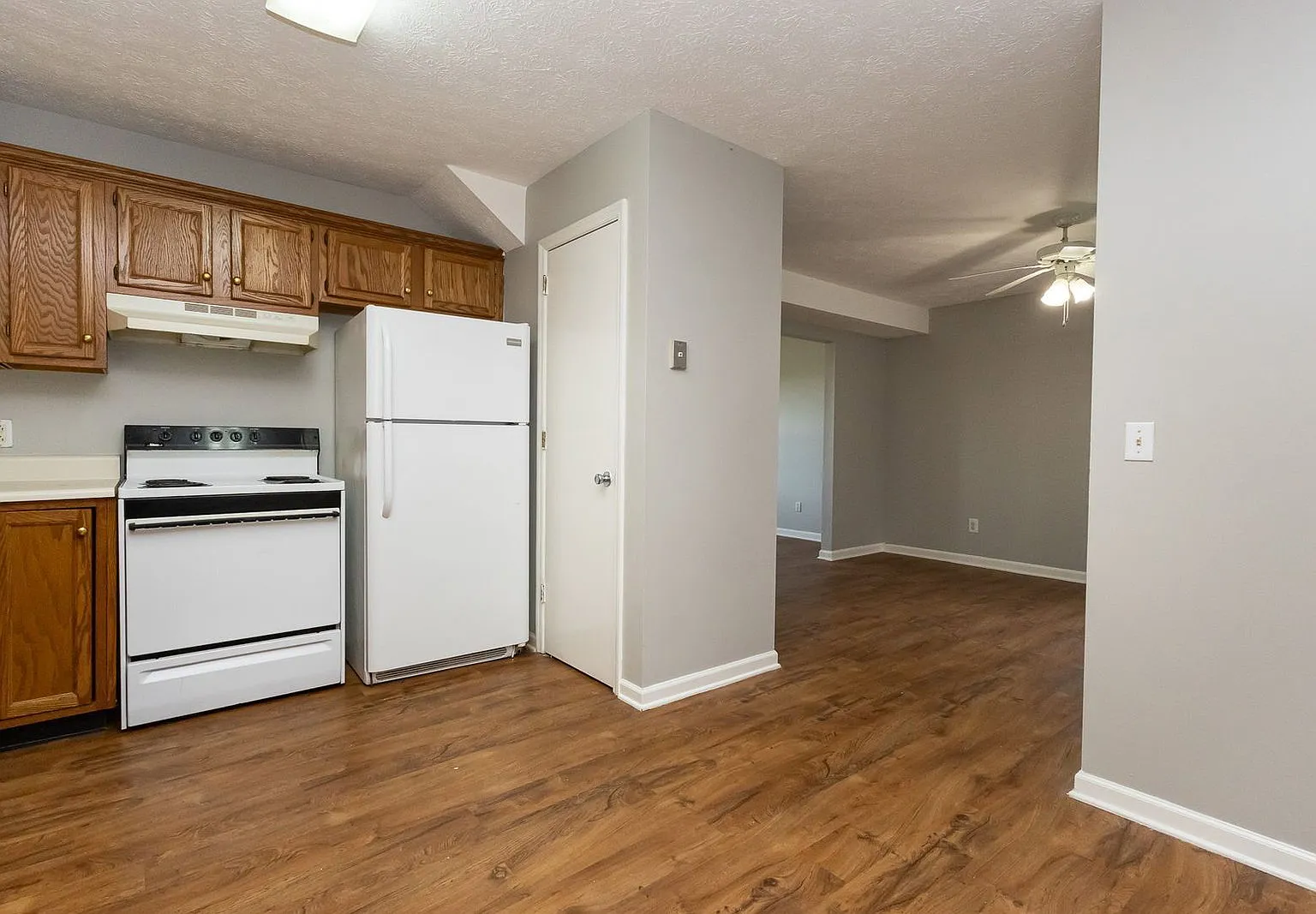 3 bed, 2.5 bath, 1495 sqft, $1,695 — Photo 4