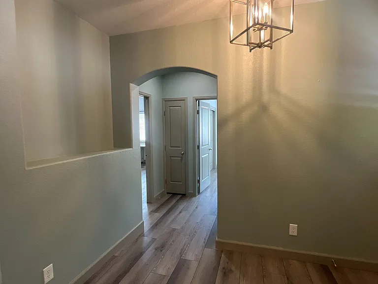 317 Victoria St — Photo 5