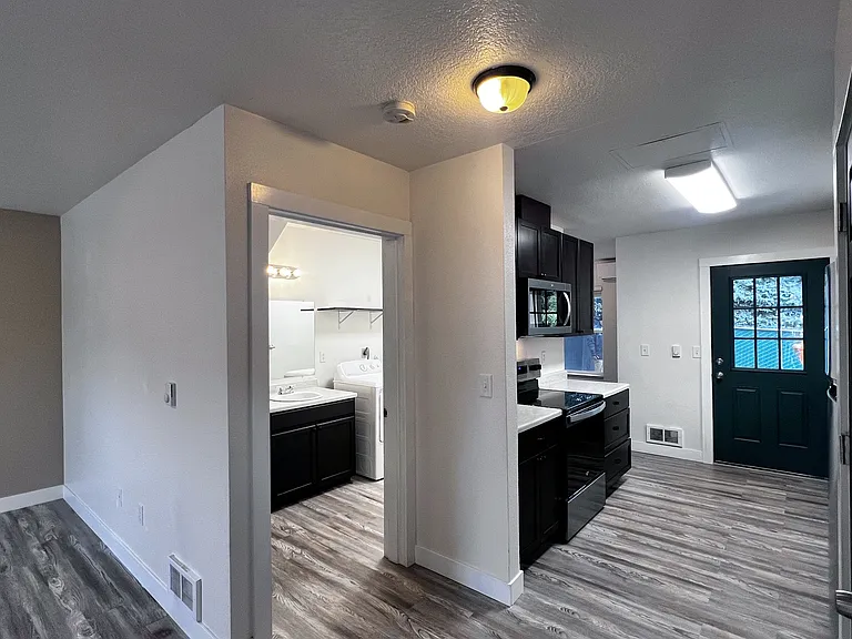 940 NW 7th Ave #10 — Photo 7