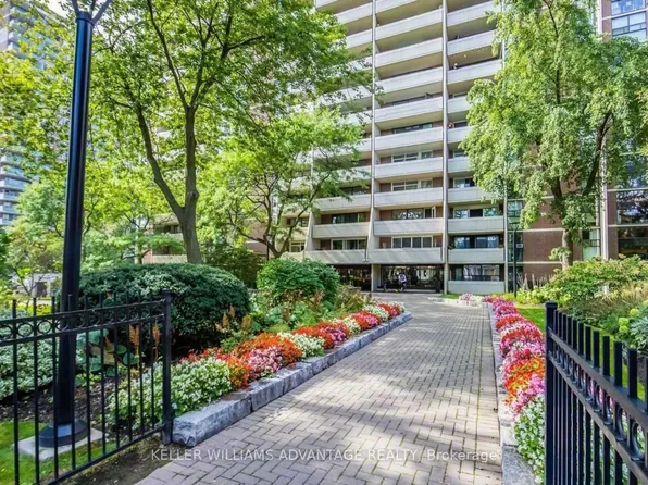 40 Homewood Ave #2216, Toronto, ON M4Y 2K2