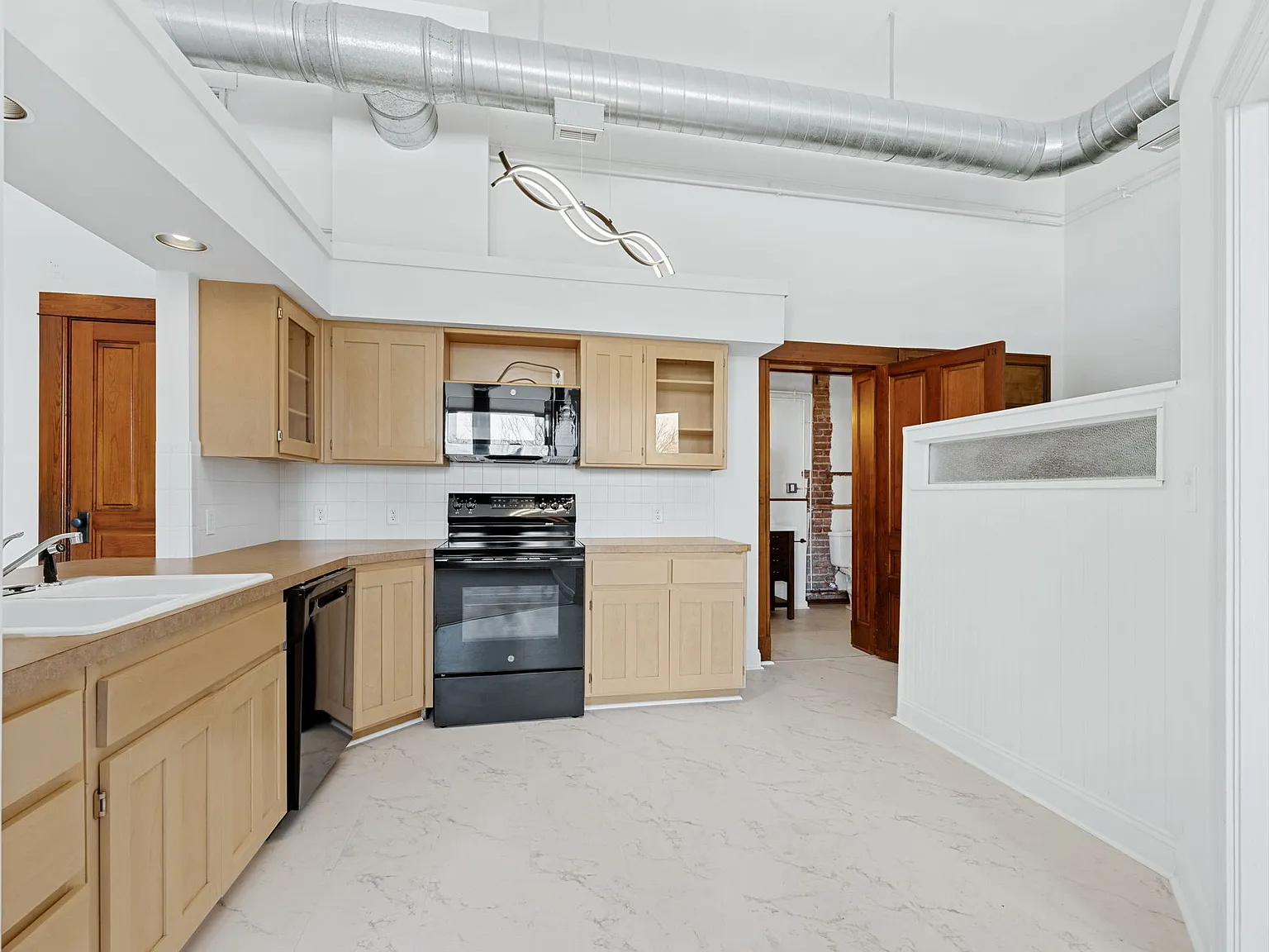 1 bed, 960 sqft, $1,300 — Photo 4